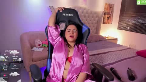 Snapshot of sky___blue chatting on 10.24.25 Sky Independent model WISH LIST online show from 10.24.25