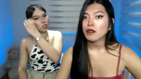 Snapshot of sky_fox_sweetxx chatting on 02.03.25    online show from 02.03.25