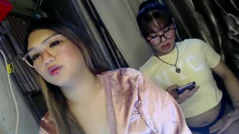 Snapshot of sky_fox_sweetxx chatting on 02.19.25    online show from 02.19.25