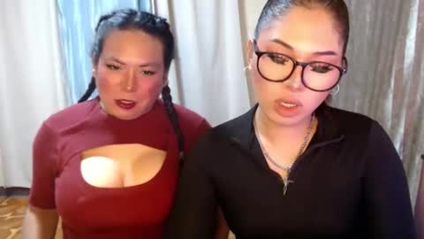 Snapshot of sky_fox_sweetxx chatting on 10.22.25    online show from 10.22.25