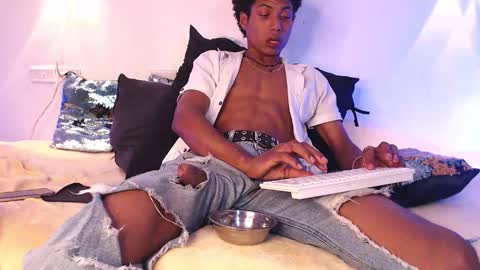 Snapshot of sky_walkerss chatting on 02.20.26 sky_walkerss online show from 02.20.26