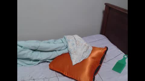 Snapshot of sky_zara chatting on 11.10.25 waridi online show from 11.10.25