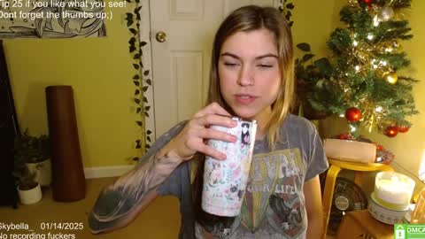 Snapshot of skybella_ chatting on 01.14.25 Skylar online show from 01.14.25