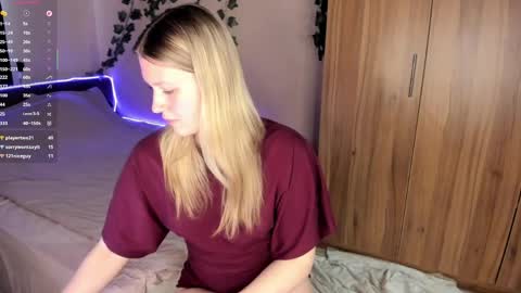 Snapshot of skyedavis chatting on 04.22.26 skyedavis online show from 04.22.26