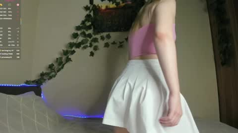Snapshot of skyedavis chatting on 05.12.26 skyedavis online show from 05.12.26