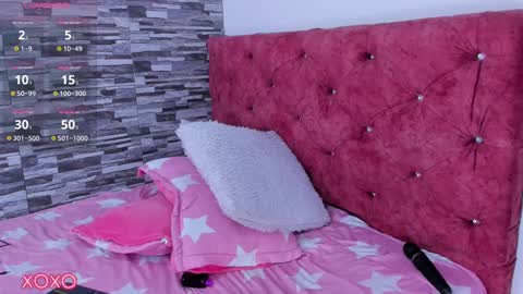 Snapshot of skyhotgirl chatting on 03.05.25 Sky online show from 03.05.25