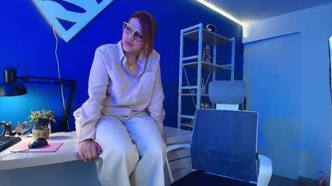 Snapshot of skylar__desire chatting on 10.03.25 skylar__desire online show from 10.03.25