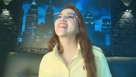 Snapshot of skylar__desire chatting on 10.08.25 skylar__desire online show from 10.08.25