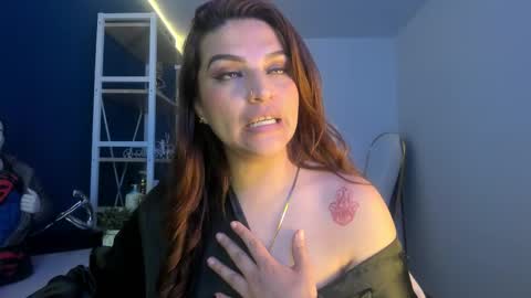 Snapshot of skylar__desire chatting on 10.18.25 skylar__desire online show from 10.18.25