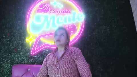 Snapshot of skylar__desire chatting on 10.20.25 skylar__desire online show from 10.20.25