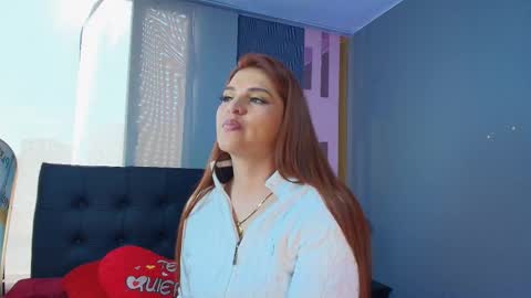 Snapshot of skylar__desire chatting on 12.01.25 skylar__desire online show from 12.01.25