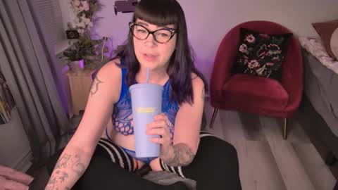 Snapshot of skylar_bird chatting on 12.14.24 skylar bird online show from 12.14.24