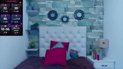 skyler_naomi online show from 05.12.26