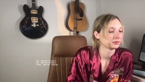 Snapshot of skylerluvsuuu chatting on 01.18.25 skylerluvsuuu online show from 01.18.25