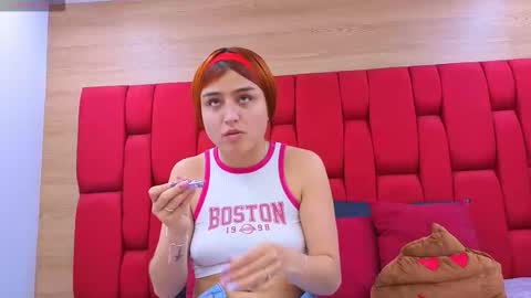 Snapshot of skynny_horney chatting on 11.12.25 Skynny online show from 11.12.25