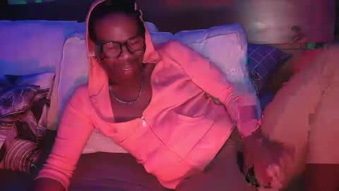 Snapshot of skyonetoo3 chatting on 03.02.25 skyonetoo3 online show from 03.02.25