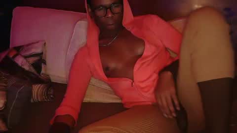 Snapshot of skyonetoo3 chatting on 03.02.25 skyonetoo3 online show from 03.02.25