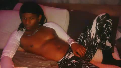 Snapshot of skyonetoo3 chatting on 09.14.25 skyonetoo3 online show from 09.14.25