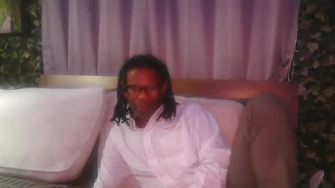 Snapshot of skyonetoo3 chatting on 09.19.25 skyonetoo3 online show from 09.19.25