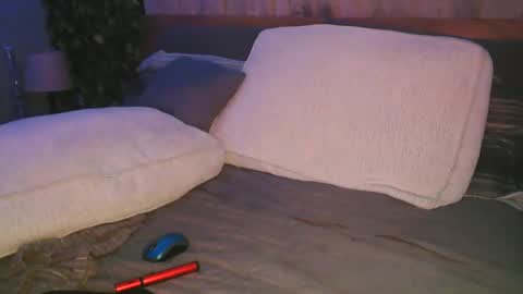 Snapshot of skyonetoo3 chatting on 09.22.25 skyonetoo3 online show from 09.22.25