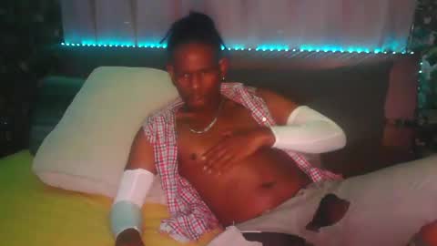 Snapshot of skyonetoo3 chatting on 09.28.25 skyonetoo3 online show from 09.28.25