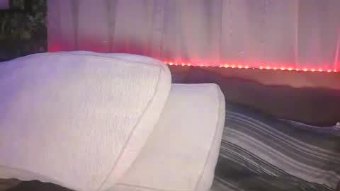 Snapshot of skyonetoo3 chatting on 10.04.25 skyonetoo3 online show from 10.04.25