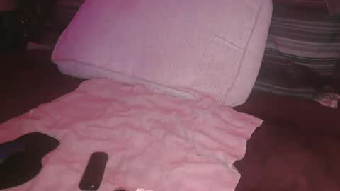 Snapshot of skyonetoo3 chatting on 10.05.25 skyonetoo3 online show from 10.05.25