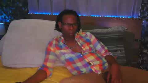 Snapshot of skyonetoo3 chatting on 10.17.25 skyonetoo3 online show from 10.17.25