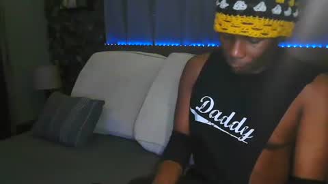 Snapshot of skyonetoo3 chatting on 10.18.25 skyonetoo3 online show from 10.18.25