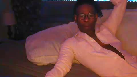 Snapshot of skyonetoo3 chatting on 10.25.25 skyonetoo3 online show from 10.25.25