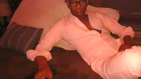 Snapshot of skyonetoo3 chatting on 10.25.25 skyonetoo3 online show from 10.25.25