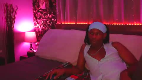 Snapshot of skyonetoo3 chatting on 11.06.25 skyonetoo3 online show from 11.06.25