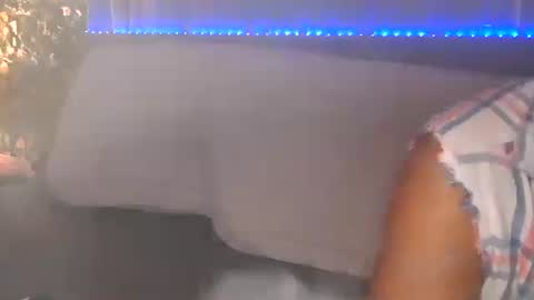 Snapshot of skyonetoo3 chatting on 11.09.25 skyonetoo3 online show from 11.09.25