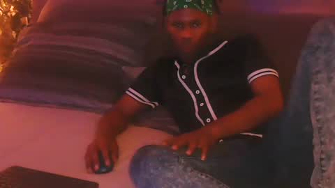 Snapshot of skyonetoo3 chatting on 11.09.25 skyonetoo3 online show from 11.09.25