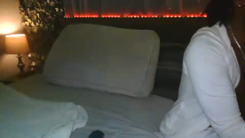 Snapshot of skyonetoo3 chatting on 11.12.25 skyonetoo3 online show from 11.12.25