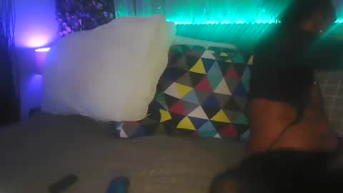 Snapshot of skyonetoo3 chatting on 11.23.25 skyonetoo3 online show from 11.23.25