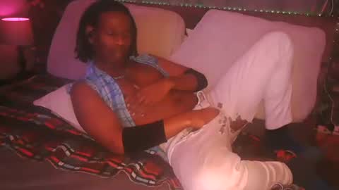 Snapshot of skyonetoo3 chatting on 11.28.25 skyonetoo3 online show from 11.28.25