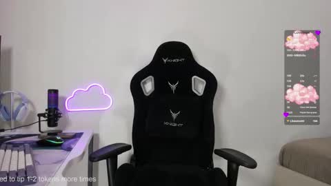 Snapshot of skyqueeni chatting on 11.27.25 Nastya online show from 11.27.25