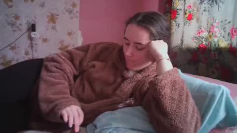skyressie333 online show from 12.16.24