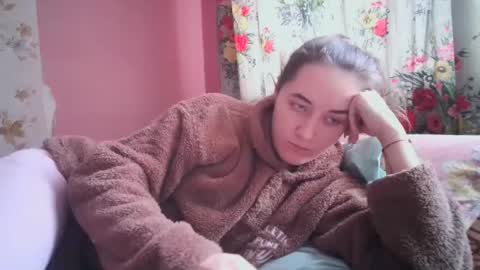 skyressie333 online show from 12.18.24