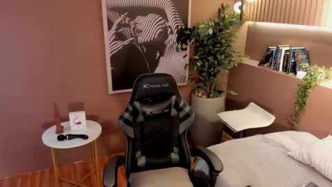 Snapshot of skyylee_ chatting on 11.14.25 abby online show from 11.14.25