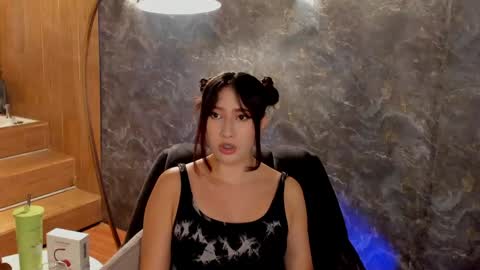 Snapshot of skyylee_ chatting on 04.28.26 abby online show from 04.28.26