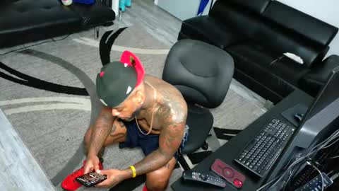 Snapshot of slangondemhoes chatting on 12.21.25 nasty twitter KASHCARTERATL online show from 12.21.25