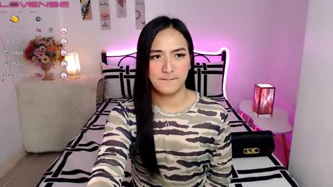 Queen Cyrine online show from 01.10.25