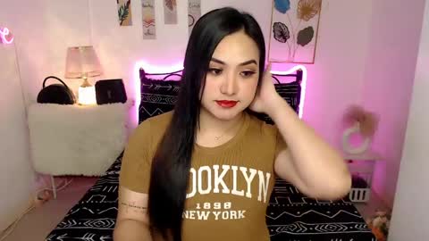 Queen Cyrine online show from 04.11.26