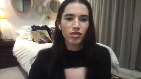 Snapshot of sleek_elf chatting on 11.16.25 sleek_elf online show from 11.16.25