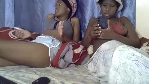 Snapshot of slim_alicia chatting on 10.29.25 Alicia online show from 10.29.25