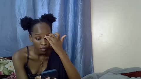 Snapshot of slim_alicia chatting on 11.04.25 Alicia online show from 11.04.25