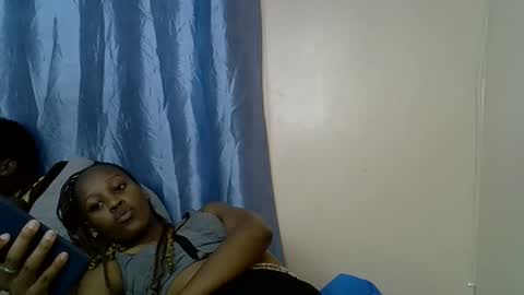 Snapshot of slim_alicia chatting on 11.18.25 Alicia online show from 11.18.25