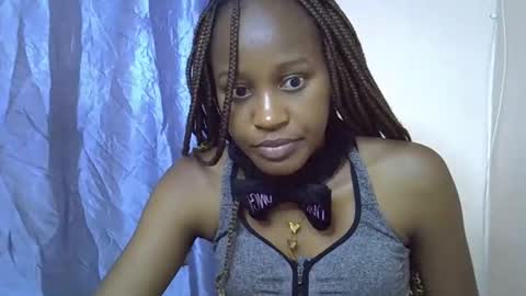 Snapshot of slim_alicia chatting on 12.05.25 Alicia online show from 12.05.25